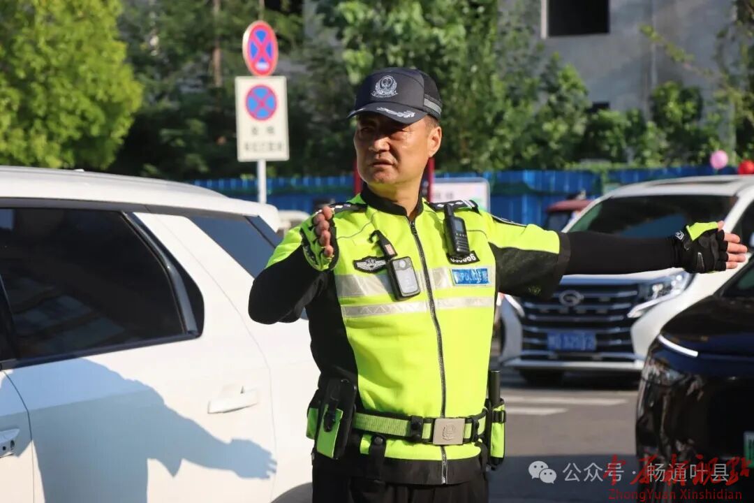 開學(xué)第一天，葉縣公安交警“護(hù)學(xué)崗”準(zhǔn)時(shí)“上線”！